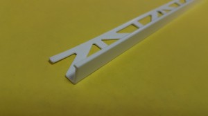 Narożnik aluminiowy prosty LAKIER BIAŁY 10mm / 2,5mb