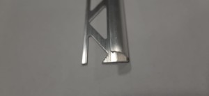 Narożnik aluminiowy owalny surowy 12 2,5mb