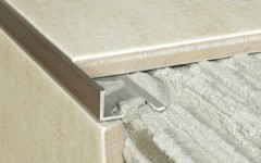 Narożnik aluminiowy prosty krawędź aluminium szczotkowane 8 m 2.jpg